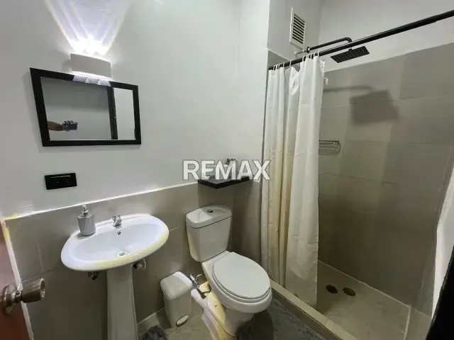 Apartamento Amoblado con balcón, en piso 1, Limón Country, Guayabal, Naguanagua. - 11