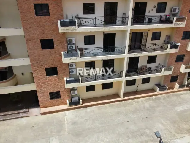 Apartamento Amoblado con balcón, en piso 1, Limón Country, Guayabal, Naguanagua. - 2