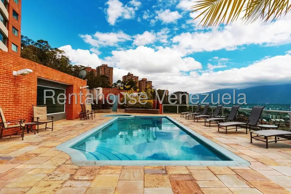 Apartamento (Duplex) en Venta en Lomas del Sol, Distrito Metropolitano - 2