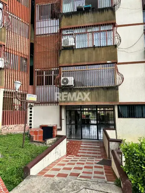SE ALQUILA APARTAMENTO EN MONTERREY