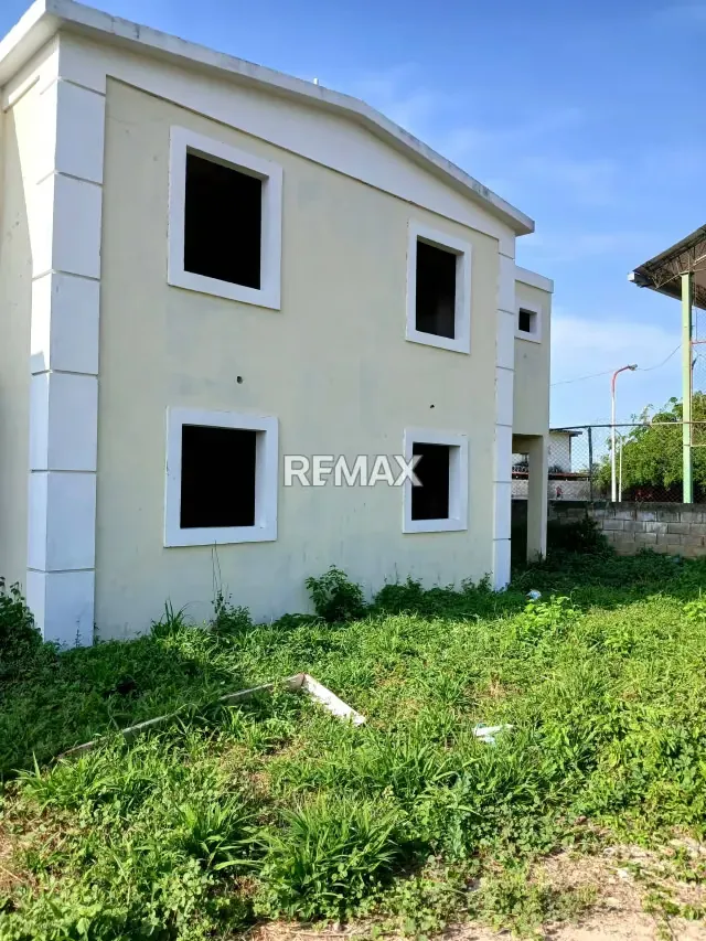 Townhouse en gris en Venta Res Los Olivo Calle Bermudez entre L y K Ojedas - 12
