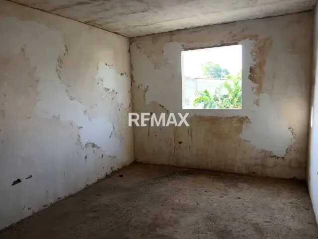 Townhouse en gris en Venta Res Los Olivo Calle Bermudez entre L y K Ojedas - 4