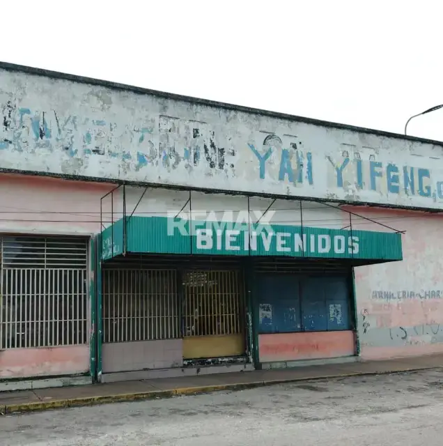 SE OFRECE GALPON DE 750m2 EN ALQUILER, AVDA RAUL LEONI