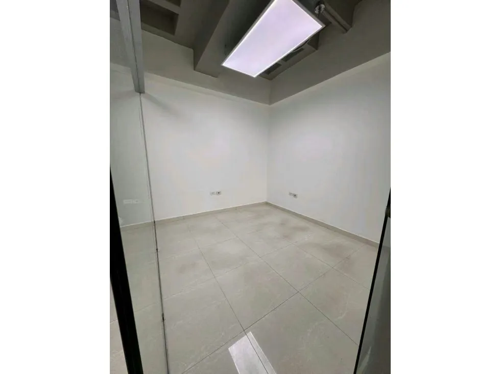 Se alquila oficina 56m2 Las Mercedes Torre SMA 6998 - 7