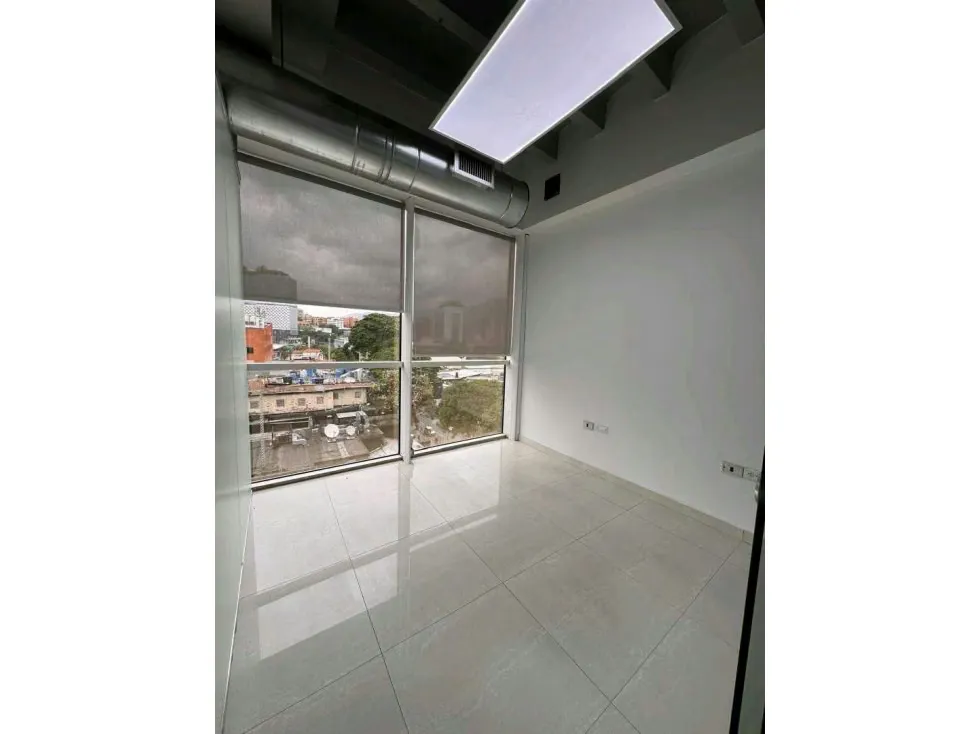 Se alquila oficina 56m2 Las Mercedes Torre SMA 6998 - 8