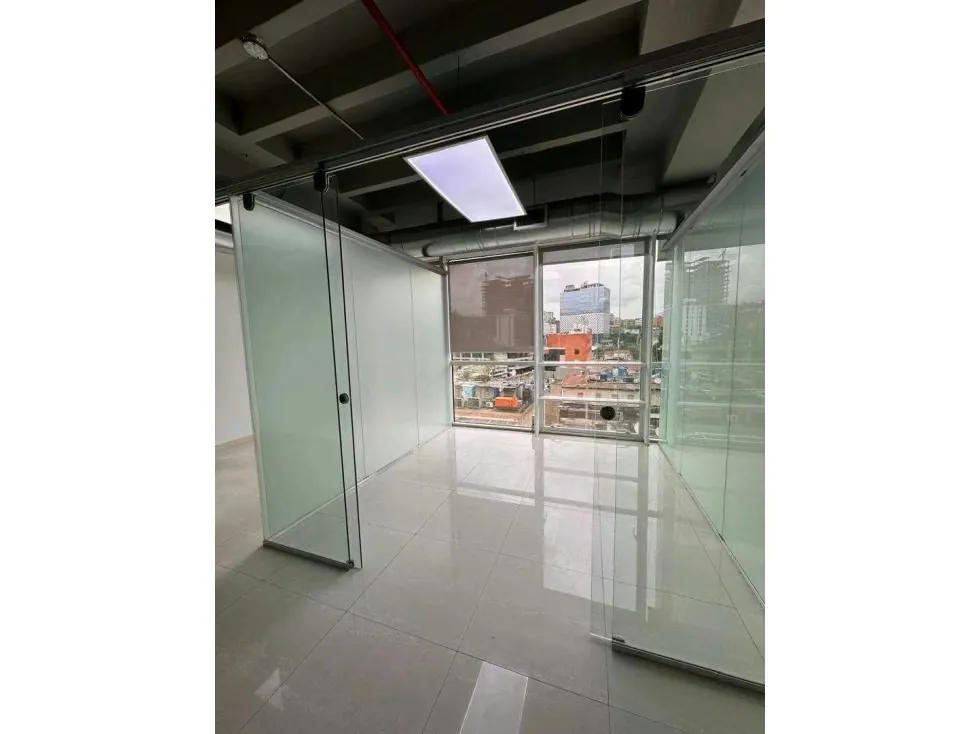 Se alquila oficina 56m2 Las Mercedes Torre SMA 6998 - 9