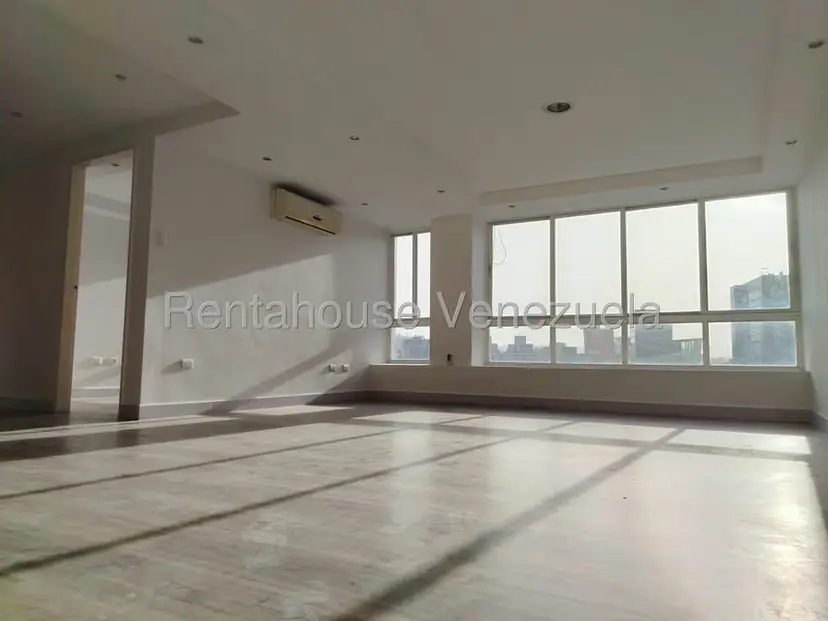 Apartamento (Duplex) en Alquiler en Altamira, Distrito Metropolitano