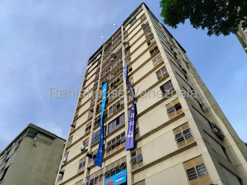 Apartamento (Duplex) en Alquiler en Altamira, Distrito Metropolitano - 2
