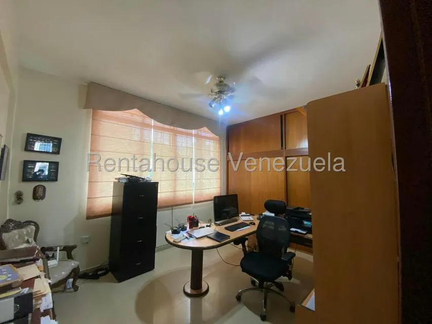 Casa (Multipes Niveles) en Venta en Montalban I, Distrito Metropolitano - 28