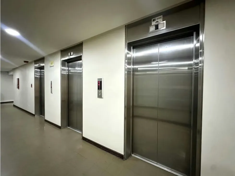 Vendo oficina 140m2 La Piramide 5672 - 12