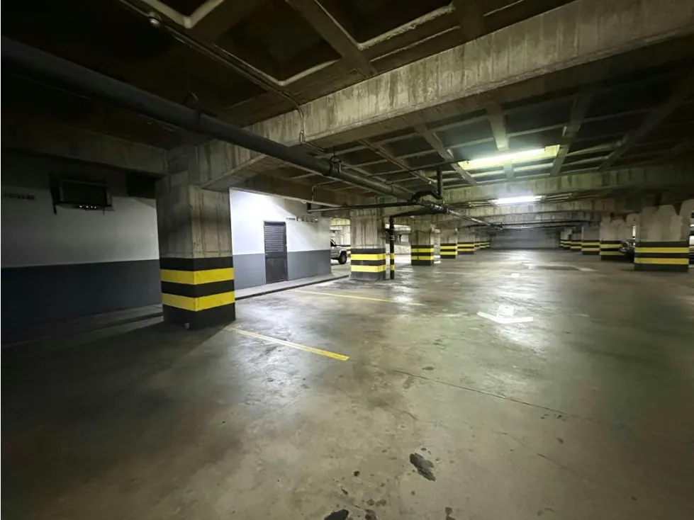 Vendo oficina 140m2 La Piramide 5672 - 13