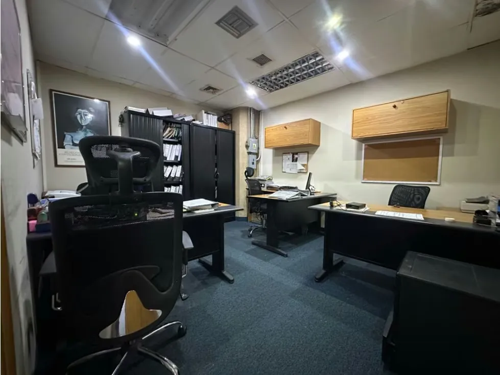 Vendo oficina 140m2 La Piramide 5672 - 9