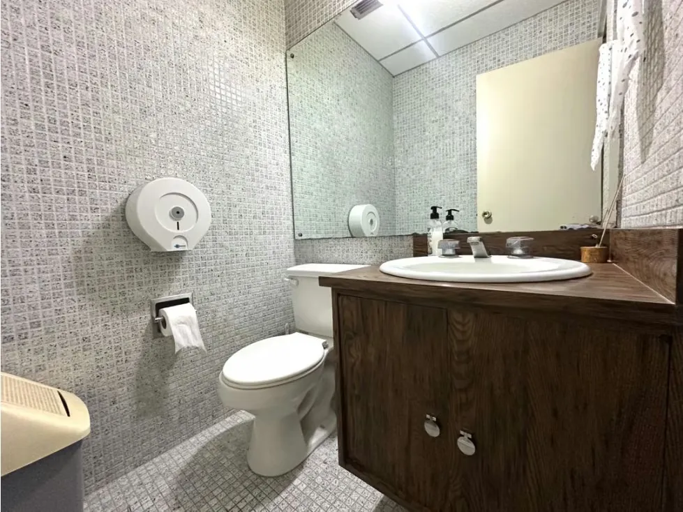 Vendo oficina 140m2 La Piramide 5672 - 10