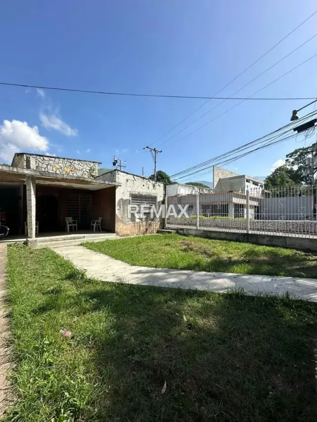 VENDO AMPLIA CASA CON LOCAL COMERCIAL - 3