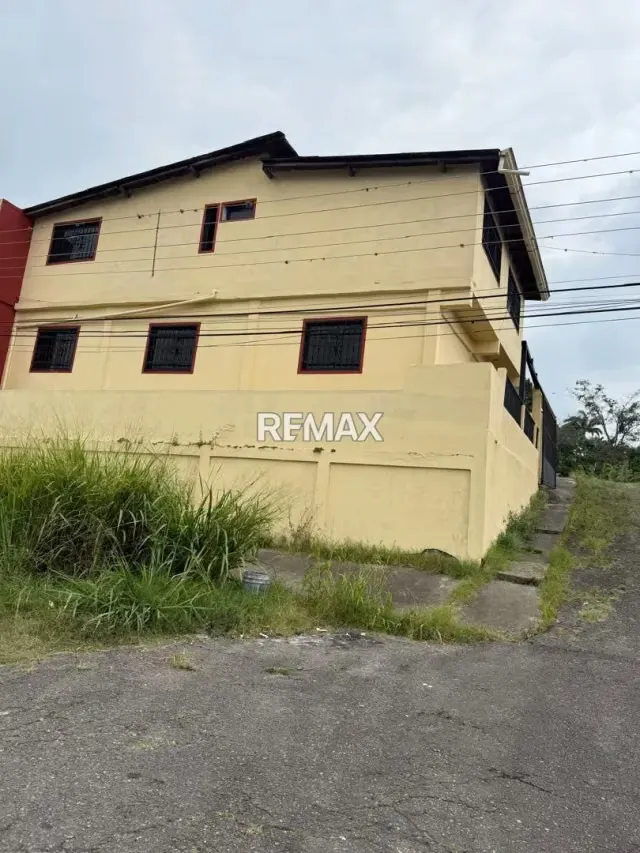 EN VENTA CASA EN RUBIO - 2