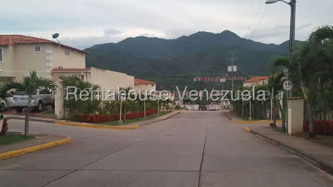 Casa (Duplex) en Venta en Villas de Buenaventura, Miranda - 2