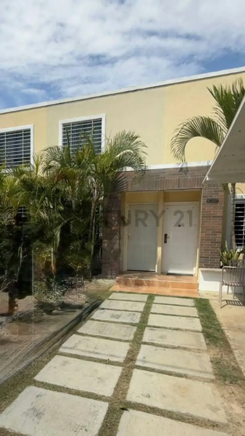 Se alquila Townhouse