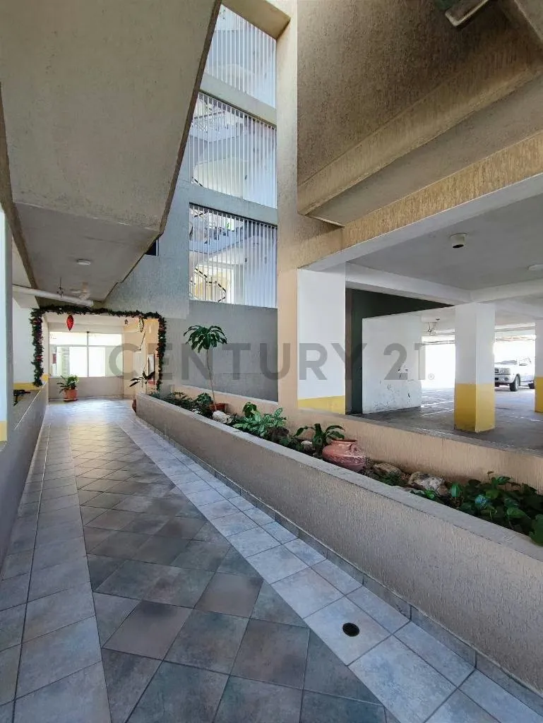 Imponente Penthpuse Residencias Kynaki, av Bolivar de Lecheria - 2
