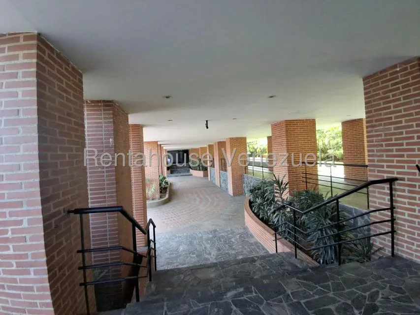 Apartamento (1 Nivel) en Alquiler en Solar del Hatillo, Distrito Metropolitano - 13