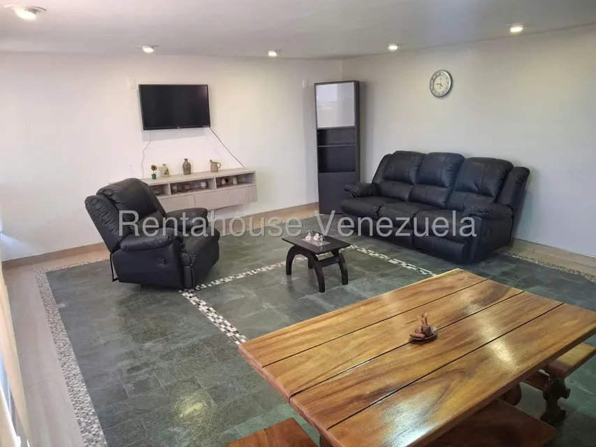 Apartamento (1 Nivel) en Alquiler en Solar del Hatillo, Distrito Metropolitano - 16