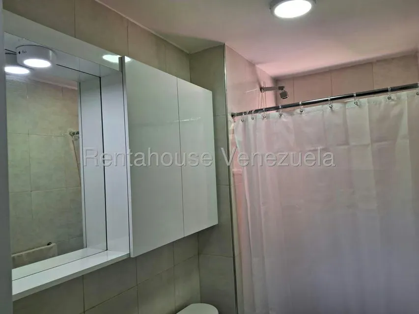 Apartamento (1 Nivel) en Alquiler en Solar del Hatillo, Distrito Metropolitano - 30