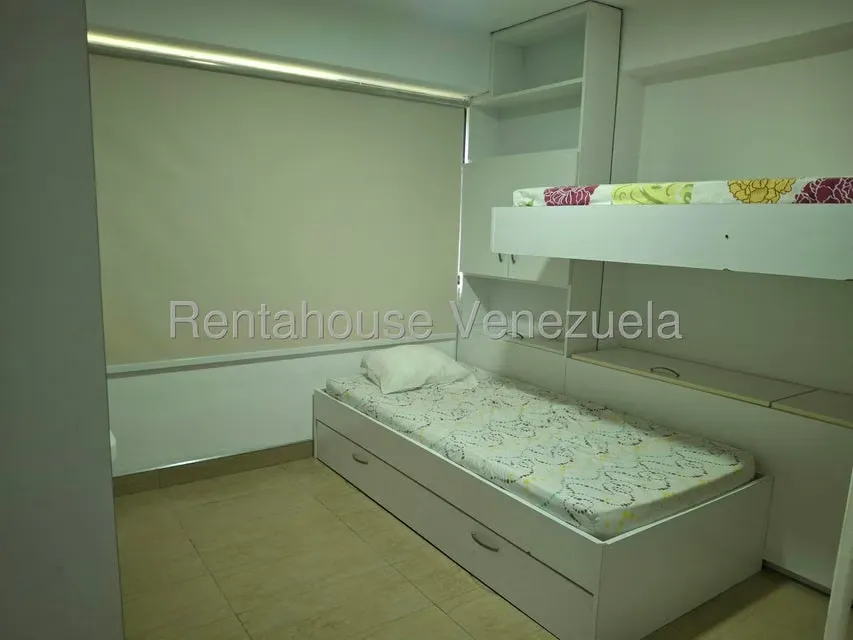 Apartamento (1 Nivel) en Alquiler en Solar del Hatillo, Distrito Metropolitano - 32