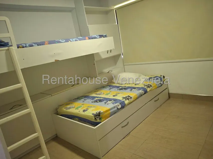 Apartamento (1 Nivel) en Alquiler en Solar del Hatillo, Distrito Metropolitano - 33