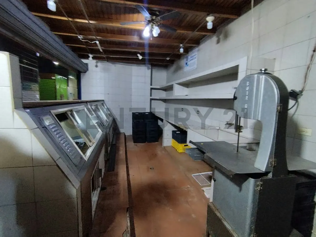 ¡Gran oportunidad! En Venta Local Comercial En El Mercado Guaicaipuro Yep 24 - 4