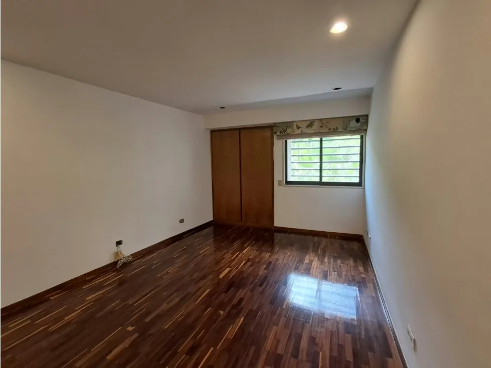 Alquilo apartamento c/ terraza 411m2 Los Chorros 8954 - 25