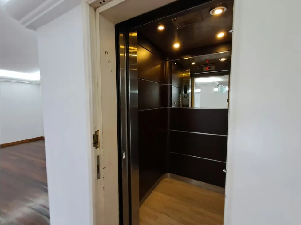 Alquilo apartamento c/ terraza 411m2 Los Chorros 8954 - 7