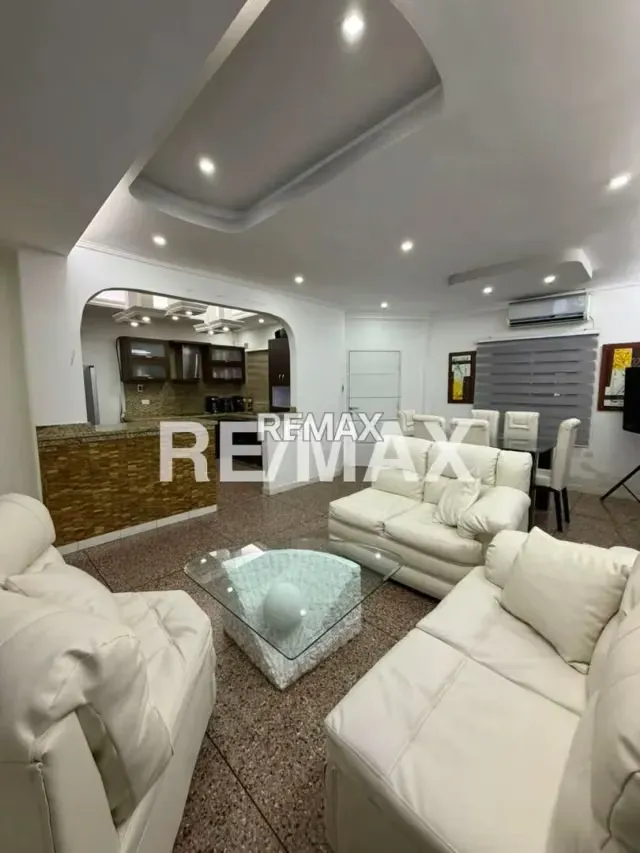 Casa en venta en avenida principal - 12