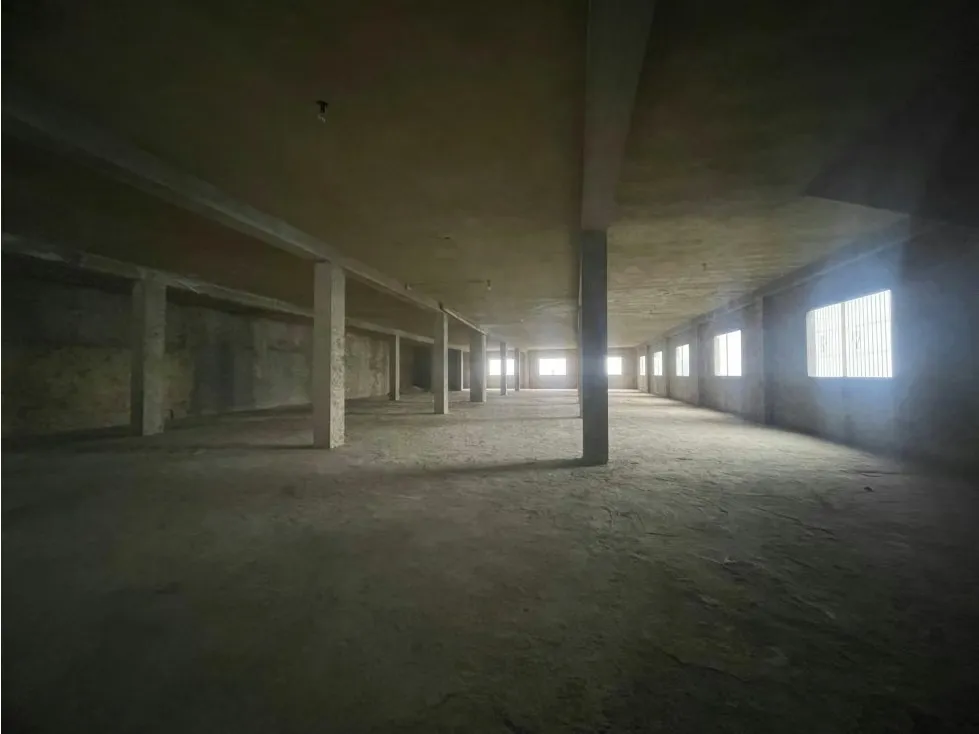 SE VENDE EDIFICIO C.C. LOS CHALET KM 21 DEL JUNQUITO - 11