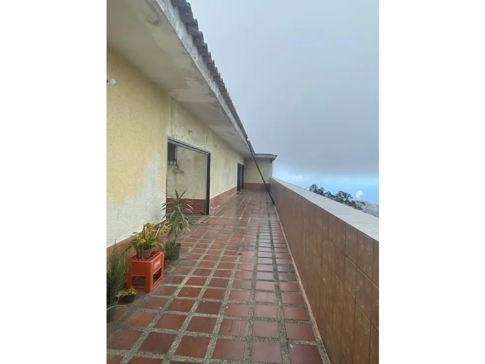 SE VENDE EDIFICIO C.C. LOS CHALET KM 21 DEL JUNQUITO - 14