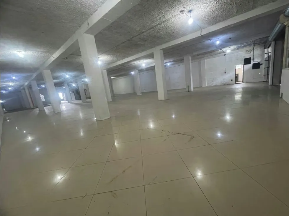 SE VENDE EDIFICIO C.C. LOS CHALET KM 21 DEL JUNQUITO - 4