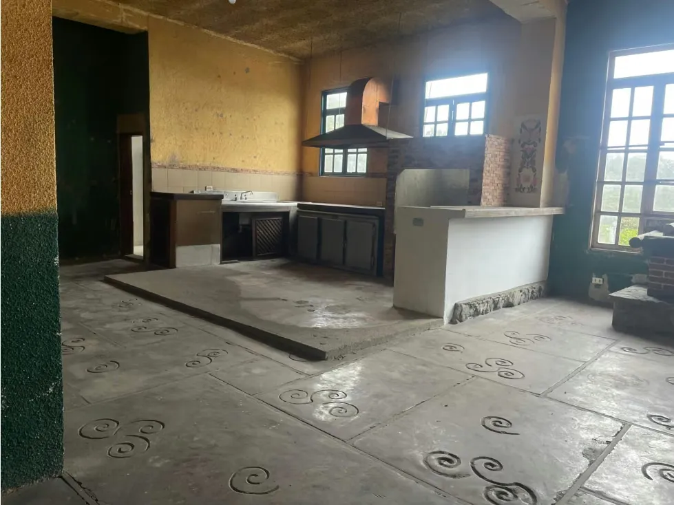 SE VENDE EDIFICIO C.C. LOS CHALET KM 21 DEL JUNQUITO - 6