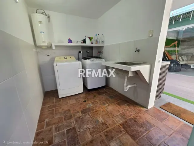 Casa ampliada, moderna y lista para mudarse - 7