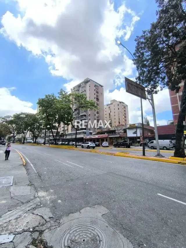 APARTAMENTO TIPO LOFT AMUEBLADO, AV. ROMULO GALLEGOS - 12