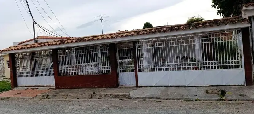 Se vende casa en la urbanización Fundacagua calle Maracay