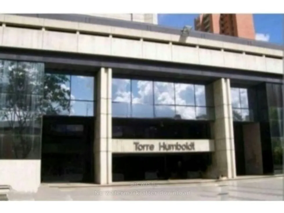 Se Alquila Excelente Oficina de 360 m2 en la Torre Humboldt.