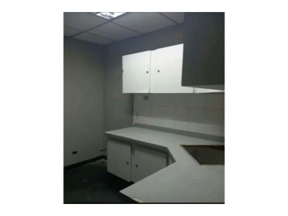 Se Alquila Excelente Oficina de 360 m2 en la Torre Humboldt. - 10