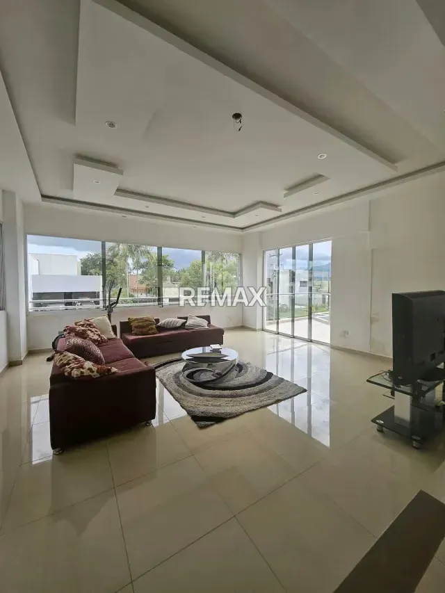 Venta de Exclusiva Casa en Villa Laguna Club Guataparo - 17