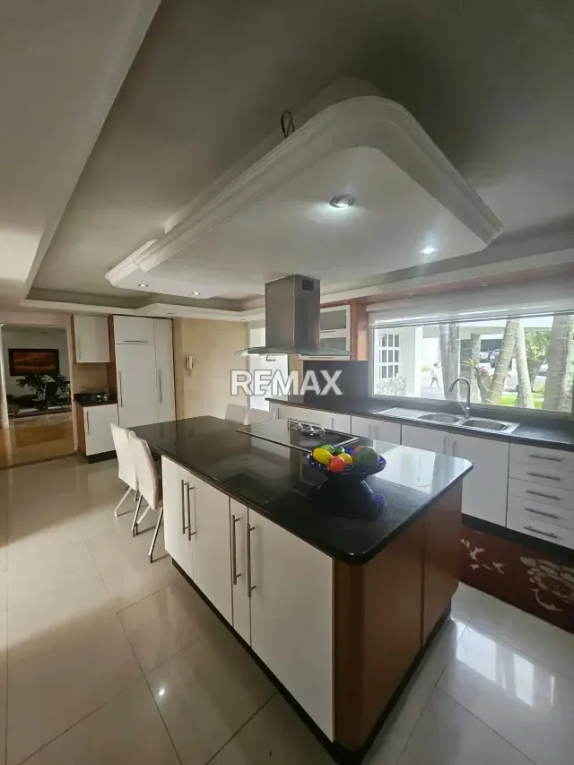 Venta de Exclusiva Casa en Villa Laguna Club Guataparo - 8