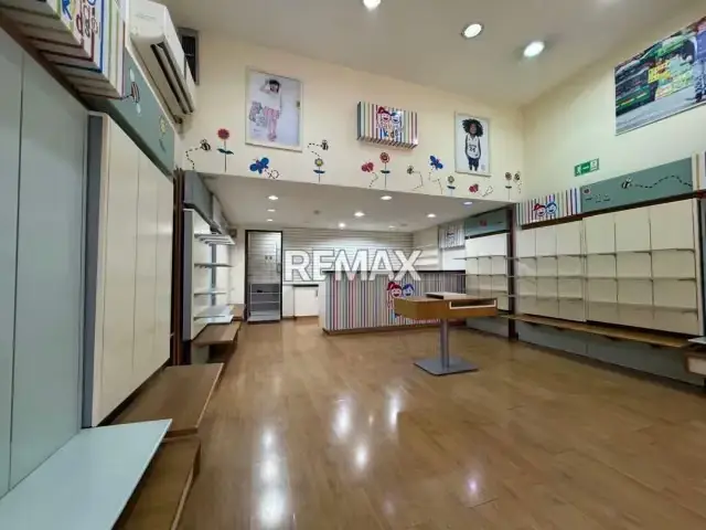 LOCAL COMERCIAL EN ALQUILER EN CCP CAMORUCO AV. BOLÍVAR NORTE
