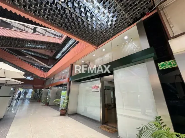 LOCAL COMERCIAL EN ALQUILER EN CCP CAMORUCO AV. BOLÍVAR NORTE - 11