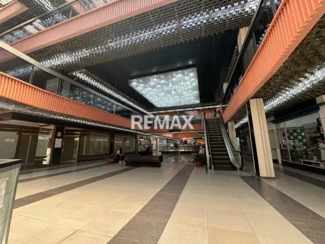 LOCAL COMERCIAL EN ALQUILER EN CCP CAMORUCO AV. BOLÍVAR NORTE - 9