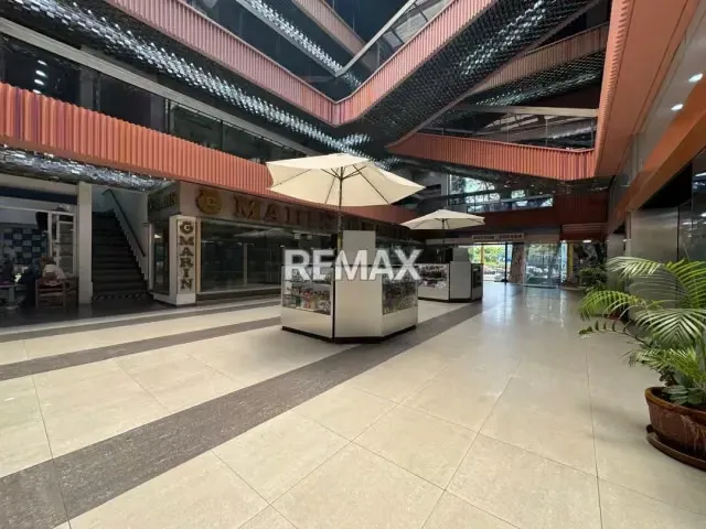 LOCAL COMERCIAL EN ALQUILER EN CCP CAMORUCO AV. BOLÍVAR NORTE - 10