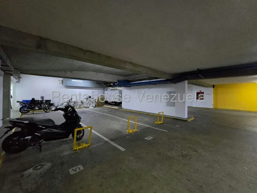 Apartamento (1 Nivel) en Venta en Los Palos Grandes, Distrito Metropolitano - 30