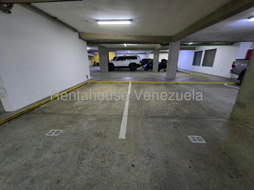 Apartamento (1 Nivel) en Venta en Los Palos Grandes, Distrito Metropolitano - 37