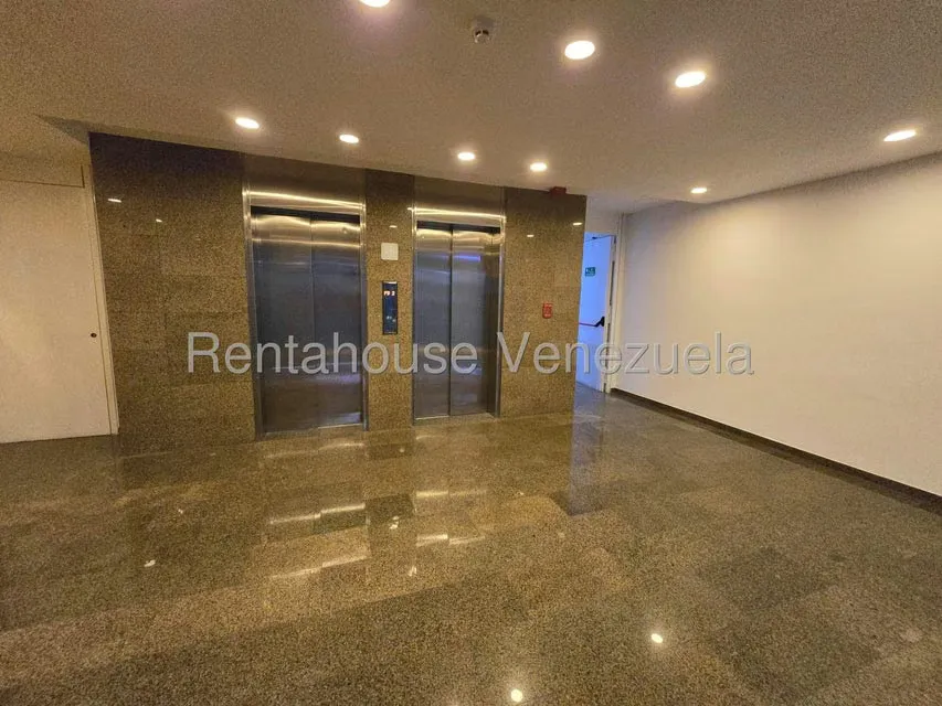 Apartamento (1 Nivel) en Venta en Los Palos Grandes, Distrito Metropolitano - 38