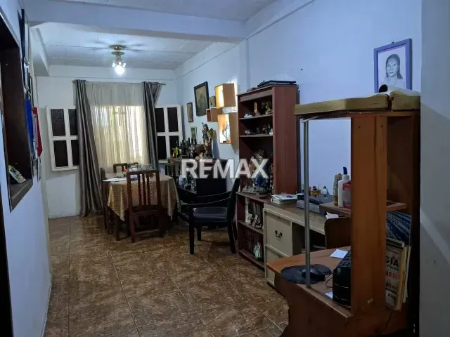 En Venta Casa de dos Niveles ubicada en la Candelaria a una cuadra del Mercado Pereferico - 3
